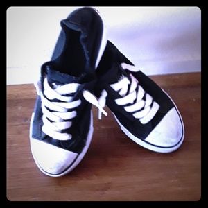 Levels Converse tennis shoes